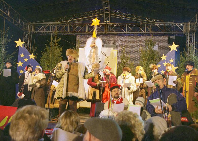 Artyści Miejskiego Kabaretu "Loch Camelot" poprowadzili 12. lekcję śpiewania pt. "Kolędy do śpiewania po domach