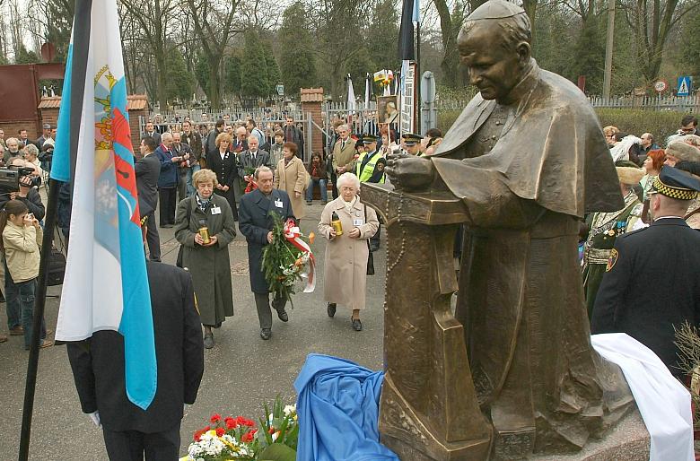 ...oraz organizacji kombatanckich i niepodległościowych.