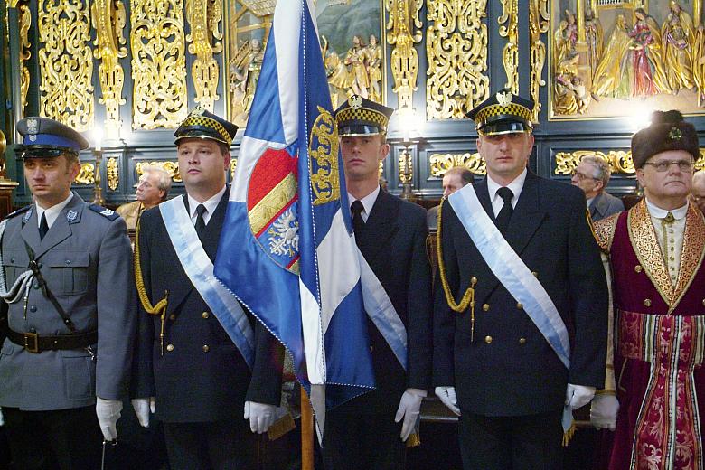 Straż Miejska z chorągwią Prezydenta Miasta Krakowa.