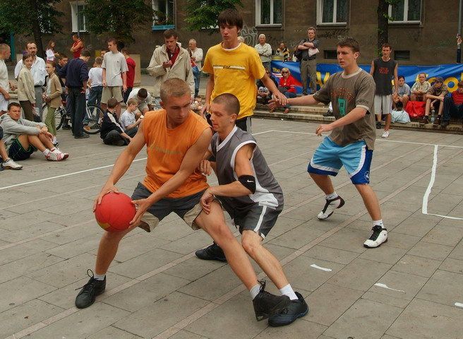 Drugi dzień rywalizacji sportowej.