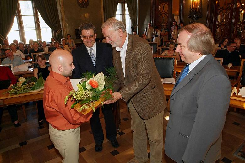 Dyplomy stypendystom wręczali również: Stanisław Handzlik, Przewodniczący Komisji Kultury, Promocji i Ochrony Zabytków Rady Mias