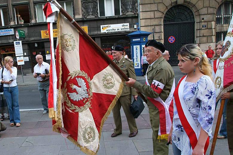 Organizatorem obchodów był Światowy Związek Żołnierzy Armii Krajowej Zarząd Okręgu "Małopolska".