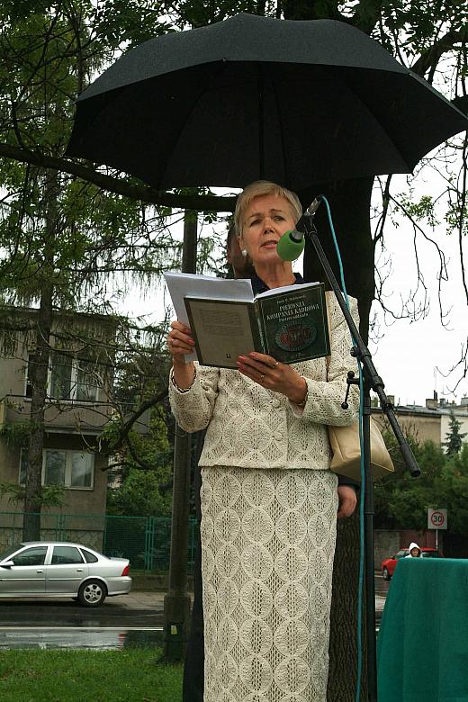 Zgromadzonych na Błoniach gości powitała Zastępca Prezydenta Miasta Krakowa Stanisława Urbaniak.