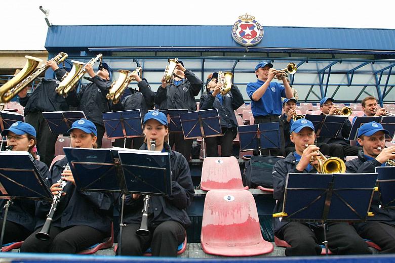 Oprawę muzyczną zapewniła Krakowska Orkiestra Staromiejska, która wykonała m.in. hymn Wisły "Jak długo na Wawelu Zygmunta b