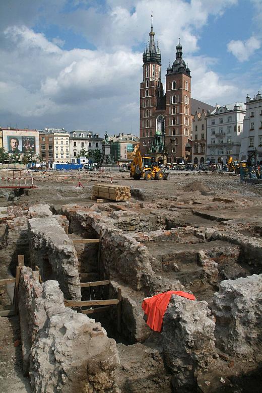 Oprócz zmiany nawierzchni, płyta zostanie wyposażona w punkty energii elektrycznej.