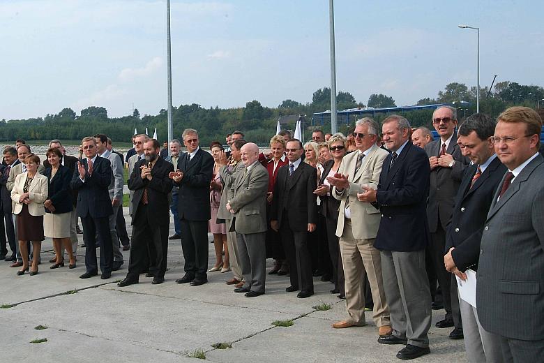 ...powitał gości przybyłych  na uroczyste otwarcie kompostowni.