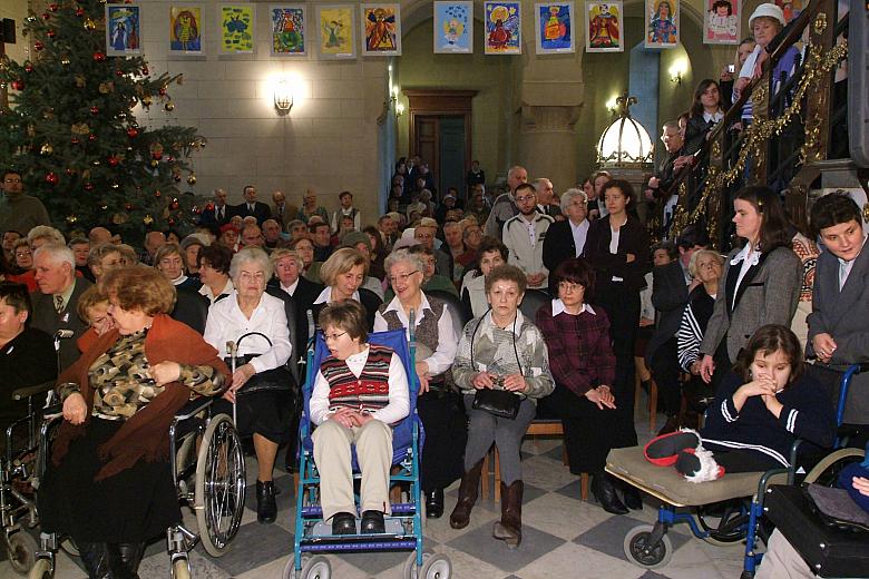 Dla wszystkich uczestników spotkania zostały przygotowane paczki ze świątecznymi upominkami od Prezydenta Miasta Krakowa.