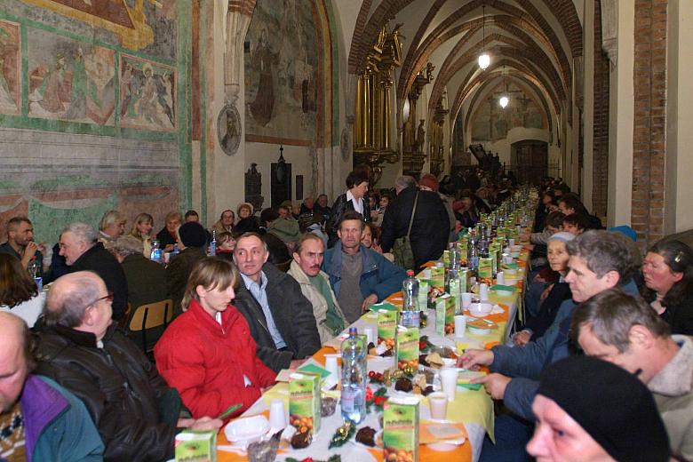 Wigilia odbyła się, jak co roku, w krużgankach Bazyliki Franciszkanów. 