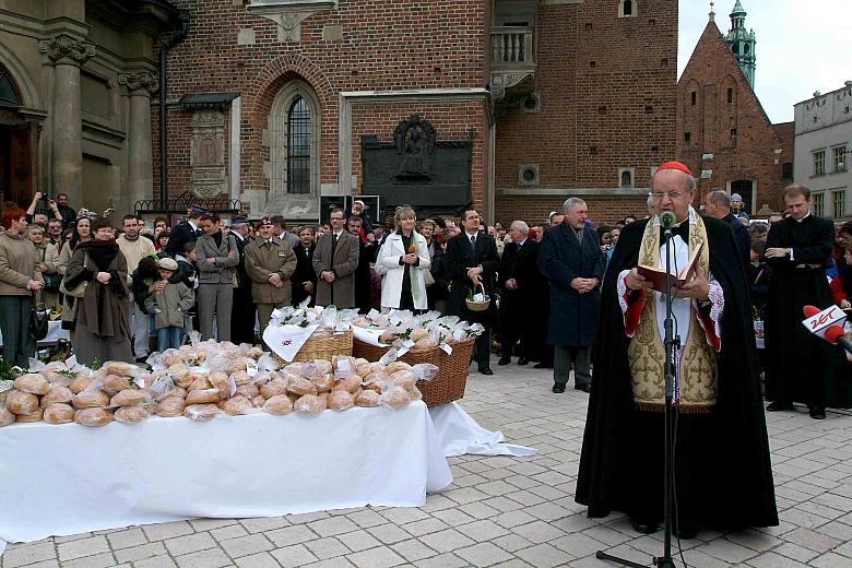 Ksiądz Stanisław Kardynał Dziwisz...