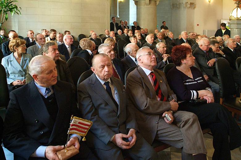 Rada Seniorów KS Cracovia powstała w 1937 r. W jej skład wchodzą zasłużeni dla klubu byli zawodnicy oraz działacze.