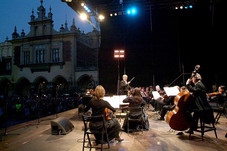 Leszkowi Możdżerowi, światowej sławy pianiście towarzyszyli muzycy Polskiej Filharmonii Kameralnej pod dyrekcją Wojciecha Rajski