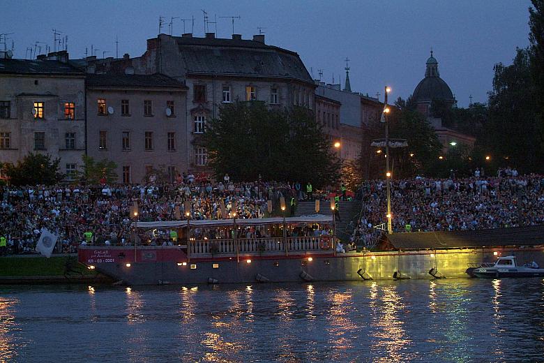 Wianki 2006 tradycyjne odbyły się na Zakolu Wisły.