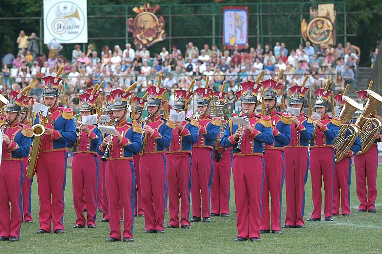 Oprócz wspaniałej muzyki orkiestry prezentowały wiele elemnetów musztry paradnej.