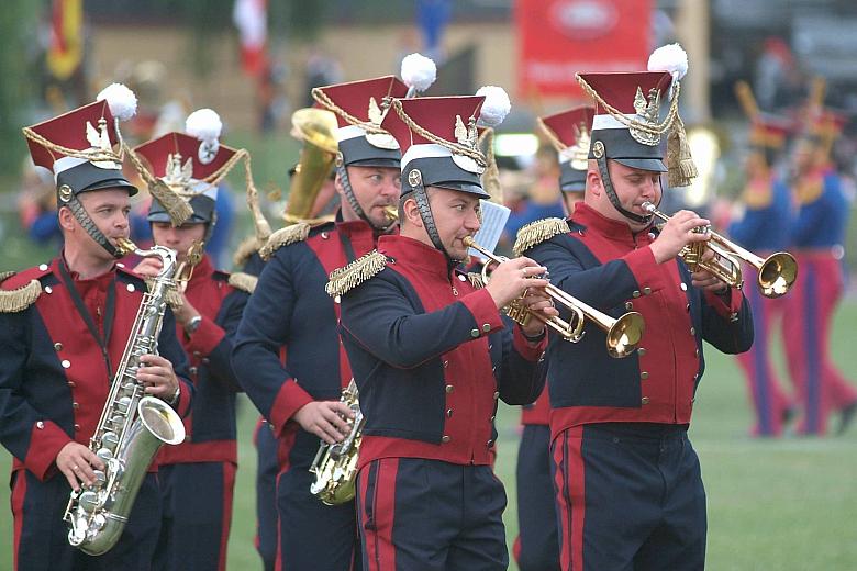 Widzowie podziwiali zarówno wspaniałe mudury jak i bogate instrumentarium.