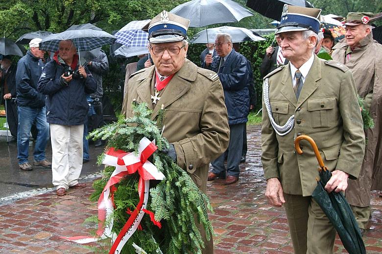 ...przedstawiciele środowisk kombatanckich...