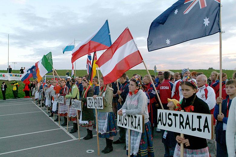 Reprezentacje zawodników z różnych stron świata. 