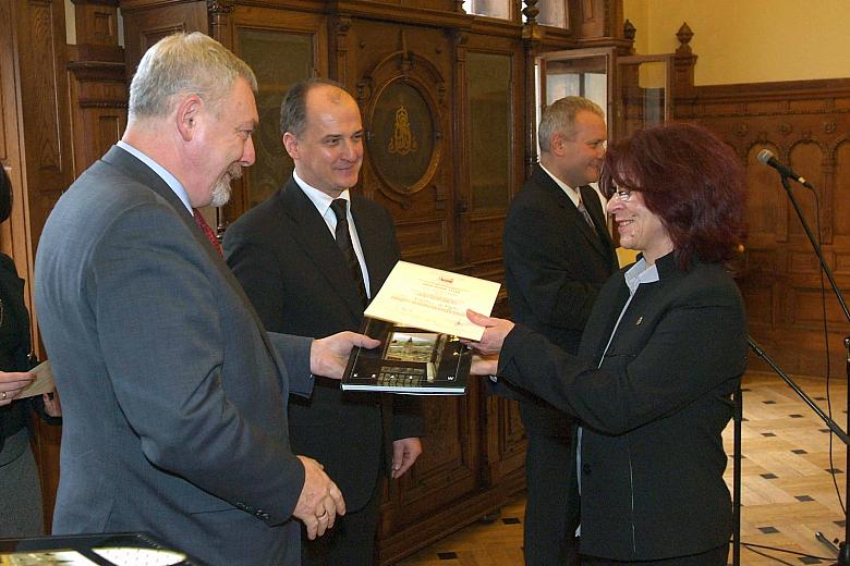 Predentowi towarzyszył Andrzej Kopeć, Prezes Zarządu Oddziału Małopolskiego Polskiego Związku Głuchych. 
Dyplom odbiera Anna Ma