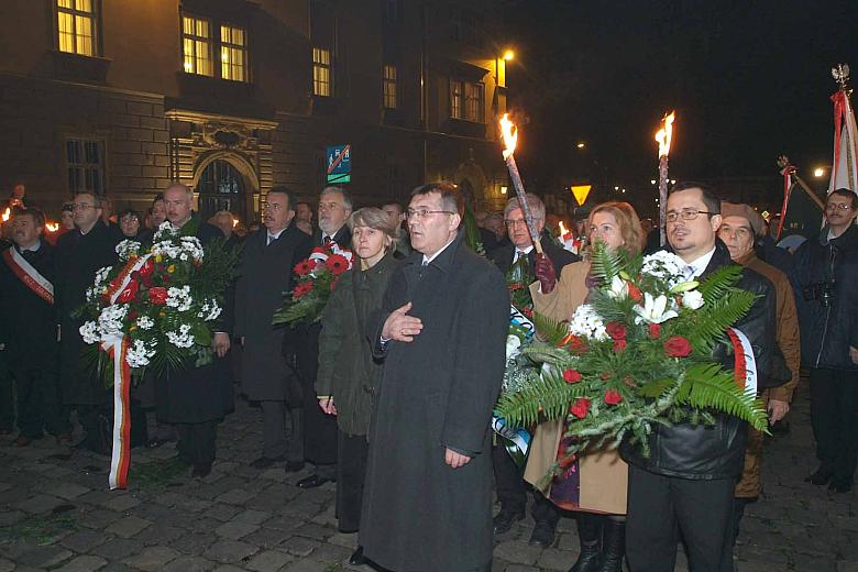 Wieńce złożyli przedstawiciele władz wojewódzkich.