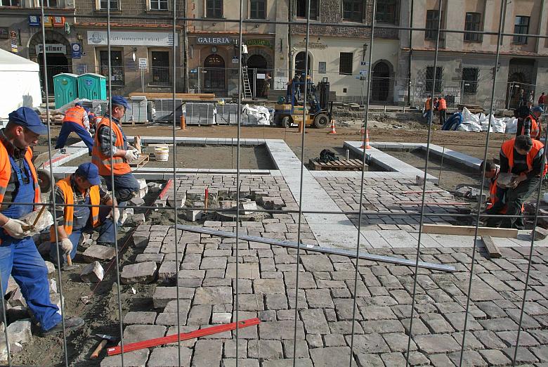 W założeniach projektowych Mały Rynek ma nawiązywać do swojego historycznego wizerunku.