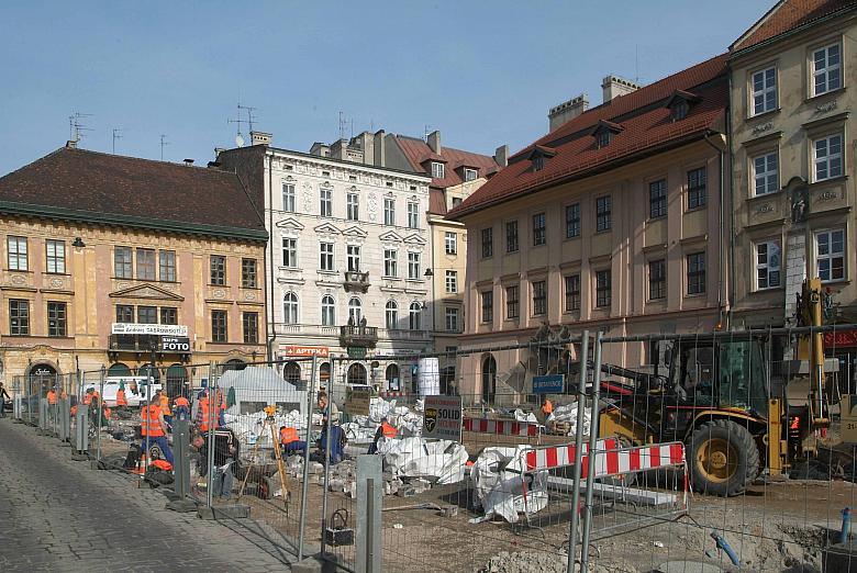 Tętniący życiem plac, miejsce masowych imprez - to wizja Małego Rynku po przebudowie.