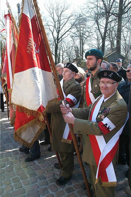 ...organizacji kombatanckich i niepodległościowych.