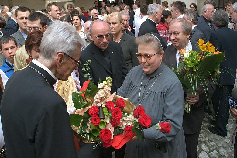 Gratulacje składali także przedstawiciele zgromadzeń zakonnych oraz instytucji samorządowych.