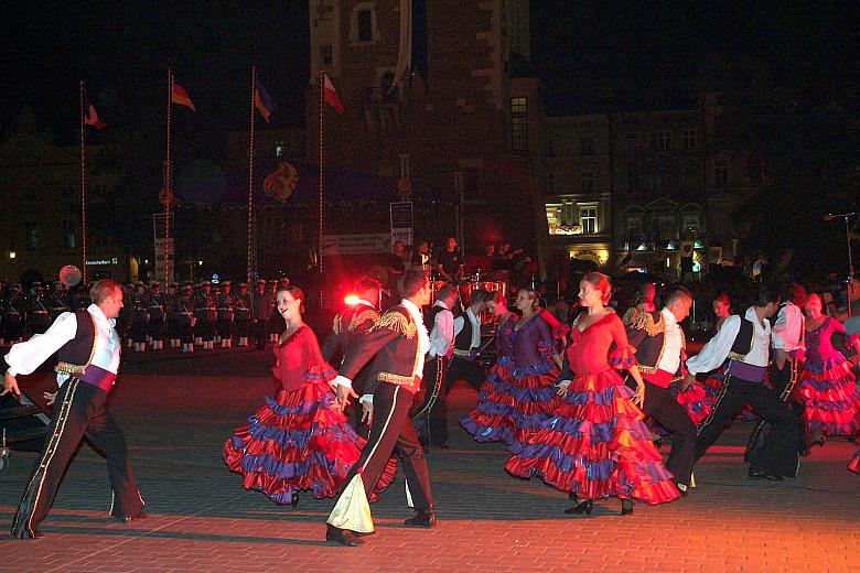 Balet Reprezentacyjnego Zespołu Artystycznego Wojska Polskiego zaprezentował nie tylko polskie tańce ludowe, także te rodem z Pó