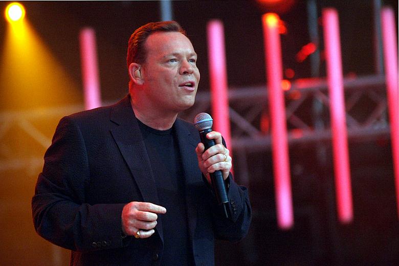 Następnie wystąpił Ali Campbell z zespołem UB40.