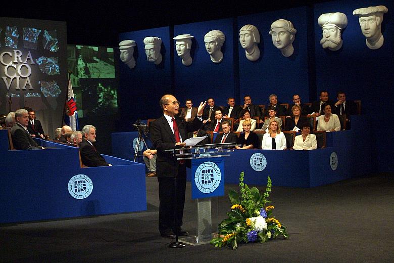 Głos zabrał także Dyrektor Generalny UNESCO Koichiro Matsuura.