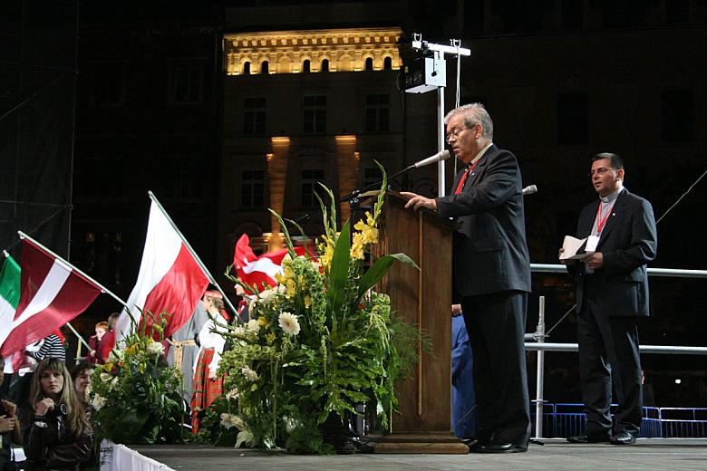 Prezydent Międzynarodowej Federacji Pueri Cantores J. M. Torrents ogłosił oficjalne otwarcie kongresu.