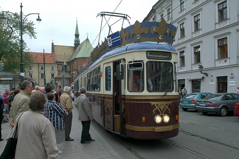 Można w nim w ciągu godziny zwiedzić miasto.

