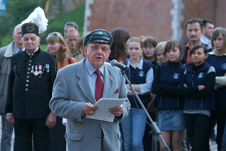 Uroczystość prowadził Edward Jankowski, prezes Małopolskiego Oddziału Związku Piłsudczyków. Powiedział m. in.: "Takiej zbro