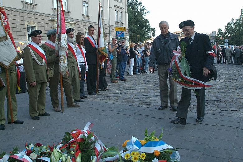 Delegacja Światowego Związku Żołnierzy Armii Krajowej.