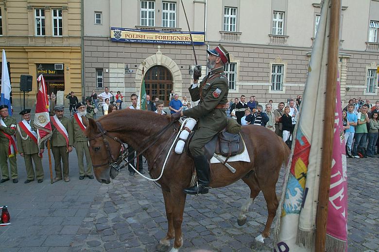 Hołd poległym i pomordowanym oddał także "krakowski Hubal" Włodzimierz "Wowa" Brodecki.