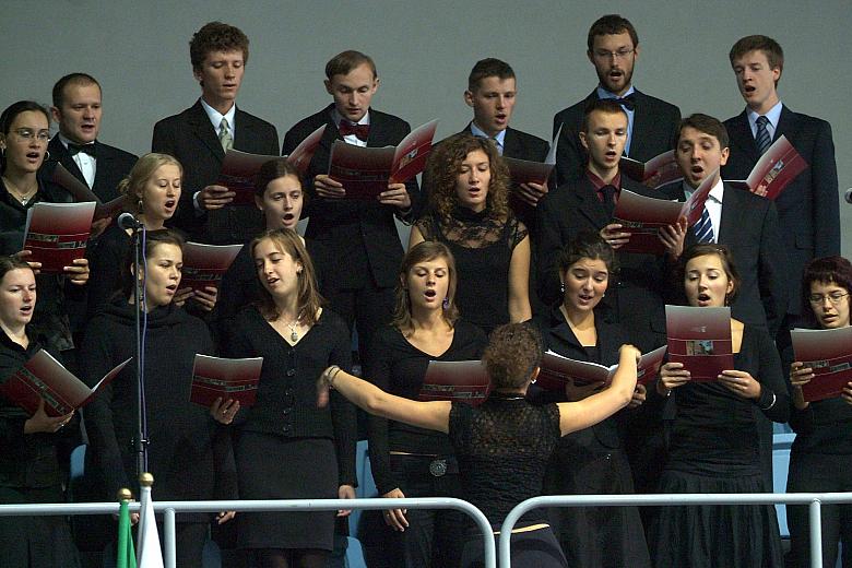 Uroczystość uświetnił uczelniany chór "Dominanta".