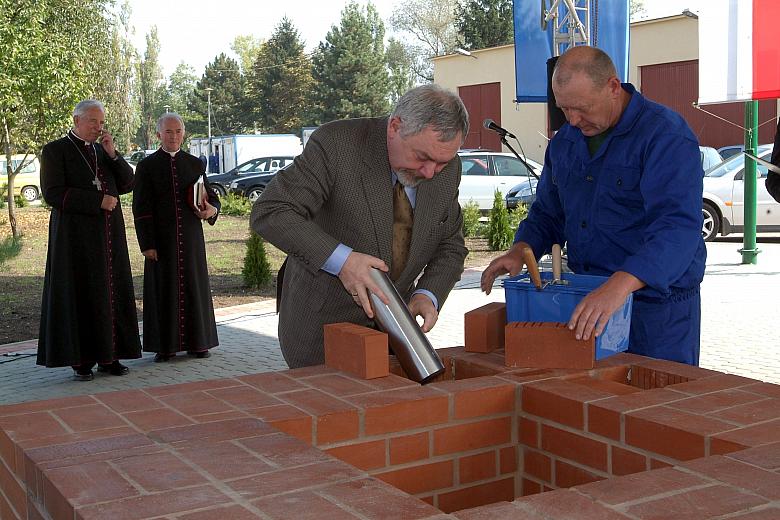 Uroczyste wmurowanie aktów erekcyjnych przez Prezydenta Jacka Majchrowskiego...