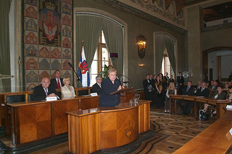 Pani Jolanta Stokłosa, prezes Stowarzyszenia w swoim wystąpieniu przypomniała dzieje tej niezwykle zasłużonej placówki.