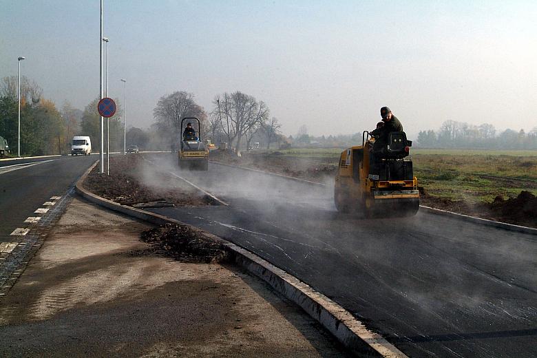 "Są szanse, że jeszcze w tym roku nową nawierzchnię zyska także odcinek od ul. Wlotowej do ul. Nowosądeckiej. Złożyłem wnio