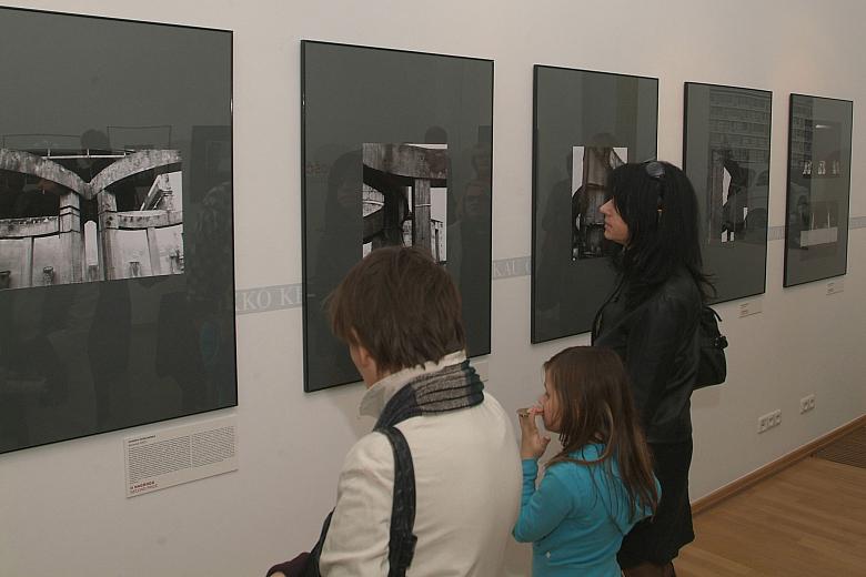 Wystawa pokonkursowa została podzielona na 13 tematów. Obok fotografi zgłoszonych na tegoroczny konkurs, eksponowane są na niej 