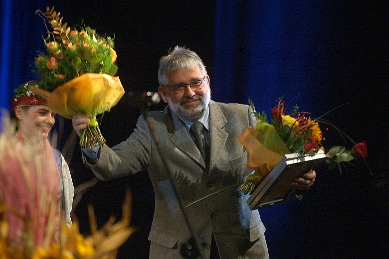 Zenon Butykiewicz, dyrektor naczelny Teatru Współczesnego w Szczecinie miał powody do radości. Przygotowany w tym teatrze spekta