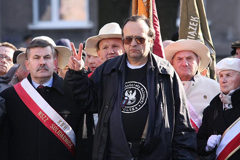 Na uroczystość poświęcenia Krzyża Nowohuckiego przybyli działacze "Solidarności": Jerzy Zboch, były przewodniczący NSZ