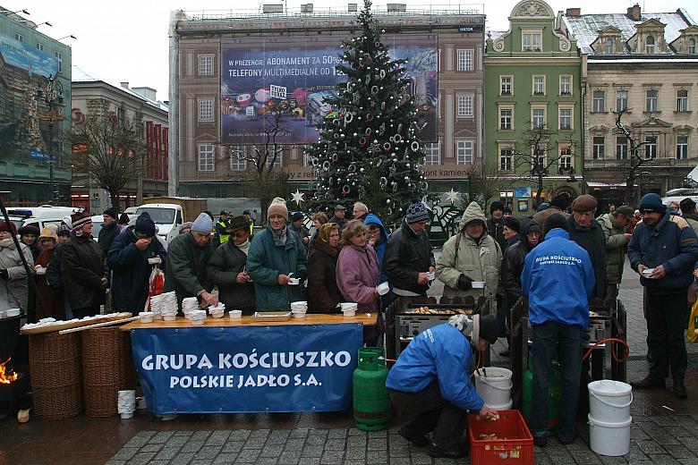 Przygotowania do Wigilii trwały od początku października. Wszystkie pierogi lepiono ręcznie. Przygotowano 150 tys. pierogów, 6 t