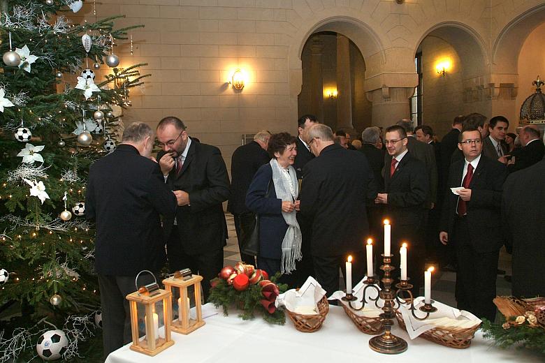 ...ale jakże mądre hasło "Kochajmy się!".
