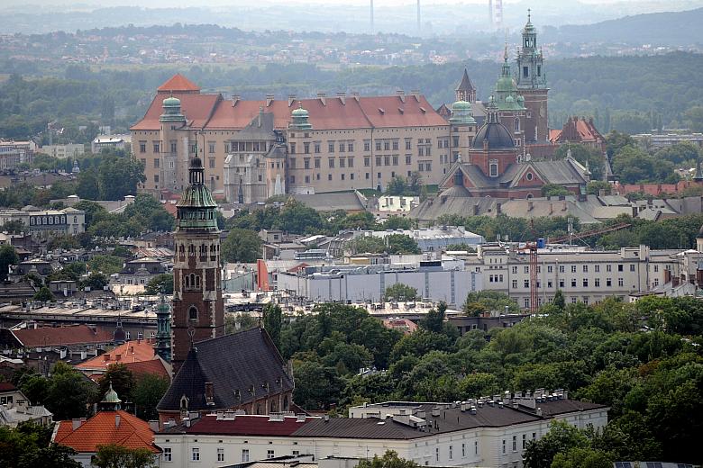 Ze szczytu wieżowca - "szkieletora" przy Rondzie Mogilskim, można podziwiać niezwykłe widoki.