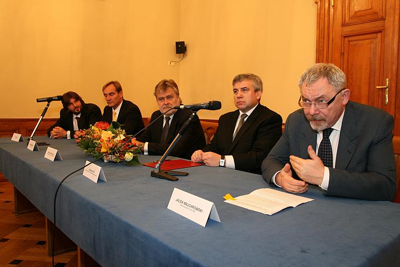 Porozumienie - w obecności Nadburmistrza Lipska i Prezydenta Miasta Krakowa - podpisali: Josef Heigl, Prezes Saksońskiej Izby Ob