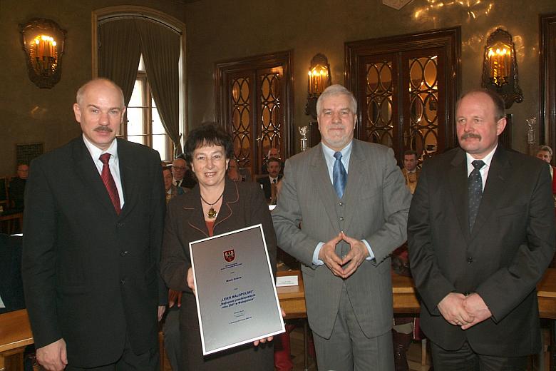 Dyplom, w imieniu Stołecznego Królewskiego Miasta Krakowa, odebrała Zastępca Prezydenta Elżbieta Lęcznarowicz.