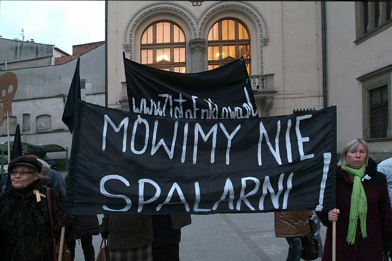 W tym samym czasie trwały rozmowy władz Krakowa z przedstawicielami protestujących. 
Ze strony miasta w rozmowach udział wzięli