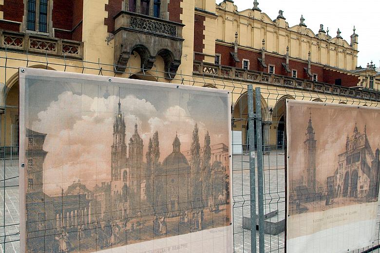 Ale przecież jeszcze wielu krakowian pamięta tramwaje przejeżdżające przez Rynek, jabłka sprzedawane przed Kościołem Mariackim o