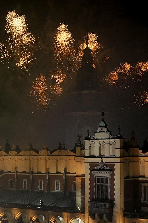 ...który w noworocznym toaście, powiedział - "Dziękuję, że tak licznie przybyli Państwo na Rynek. Dzięki Wam stał się on na