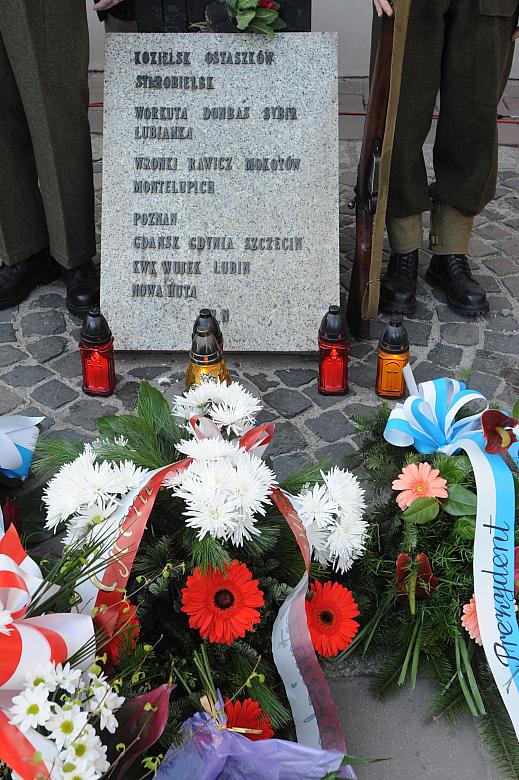 że pamięć o zbrodni zostanie przechowana, ...